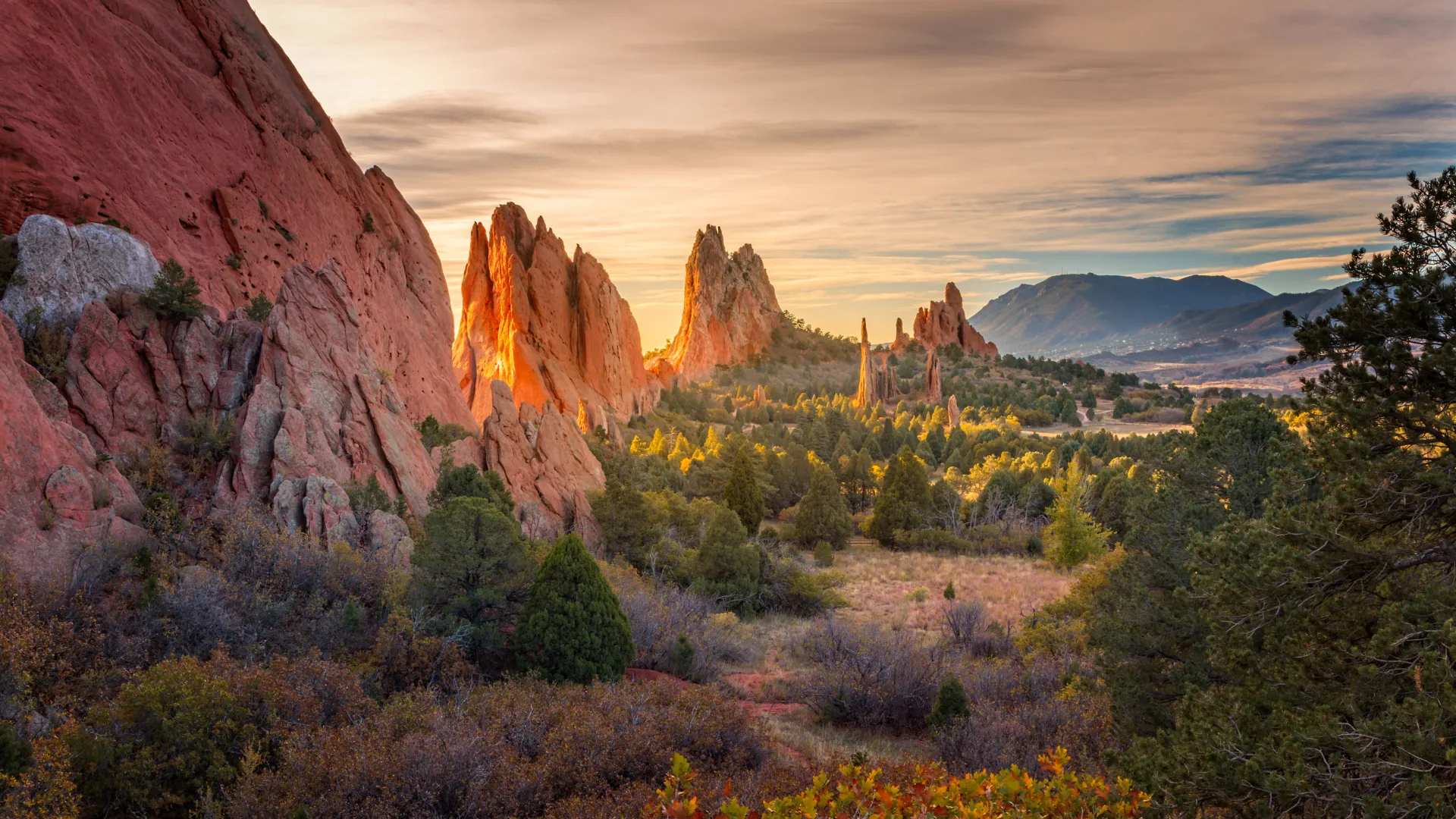 Red rock formations of Garden of the Gods at sunrise in Colorado Springs